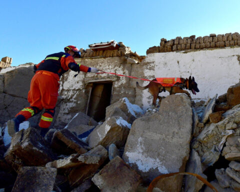 Search widens for Tibet quake survivors as tens of thousands moved to shelters