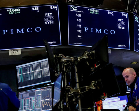 PIMCO and other investors stick with UK gilts, see rate cuts easing market pain