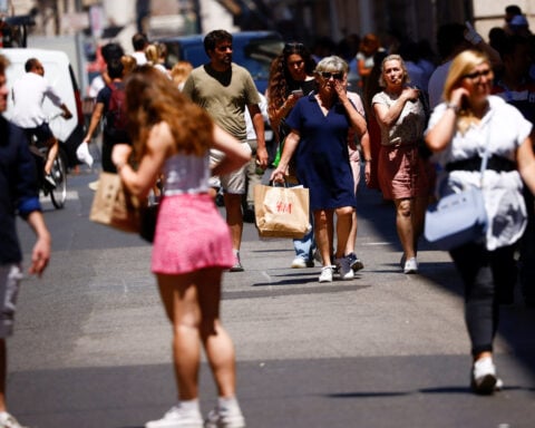 Euro zone consumers hold back spending as economy stagnates