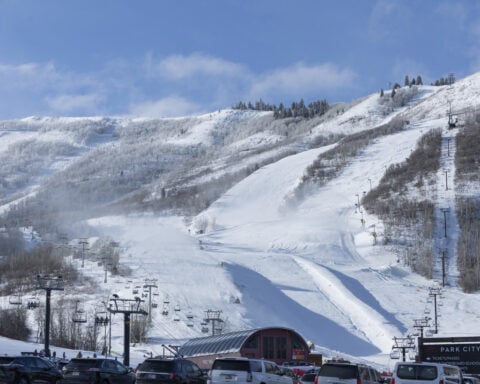 Striking ski patrollers at the biggest US resort return to work claiming victory