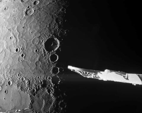 Spacecraft buzzes Mercury's north pole and beams back stunning photos