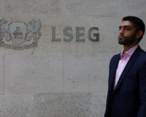 Surging bond yields push UK midcaps to biggest weekly drop in over a year