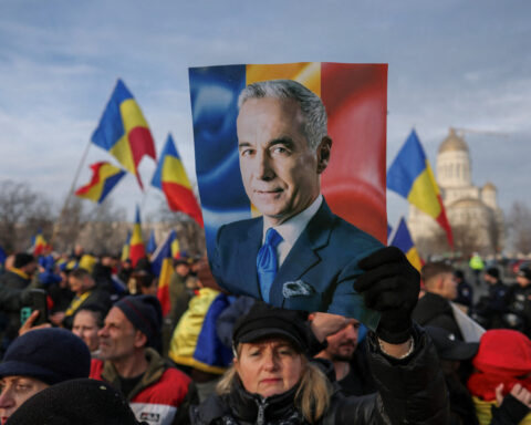 Thousands protest outside Romanian top court over cancelled presidential election
