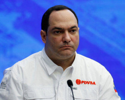 US targets Venezuela oil company chief, others with sanctions