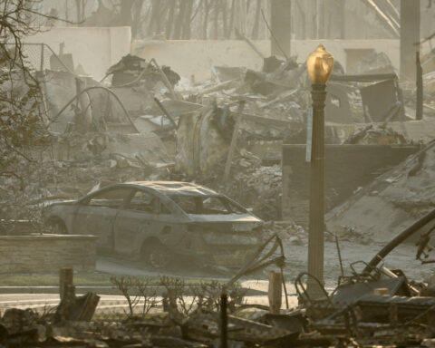 Calmer winds help Los Angeles firefighters as death toll hits 10