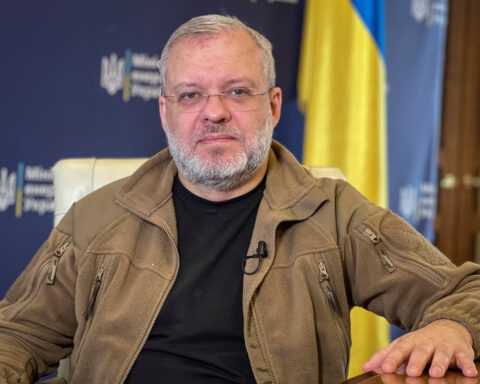 Opposition lawmakers in Ukraine begin push to oust energy minister