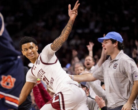 No. 2 Auburn rallies past South Carolina 66-63, standout Johni Broome exits with left ankle injury