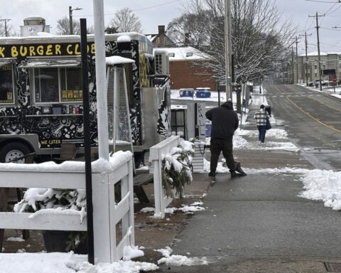 Powerful winter storm that dumped snow in US South maintains its icy grip