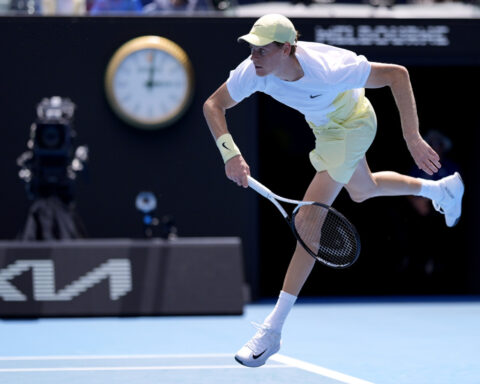 Jannik Sinner starts his Australian Open title defense with a straight set win