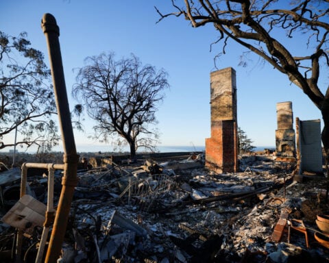 Dangerous winds forecast to resume in fire-stricken Los Angeles