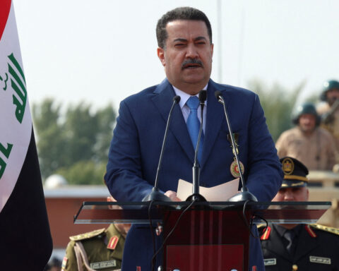 Iraq PM says he will sign security deal with Britain