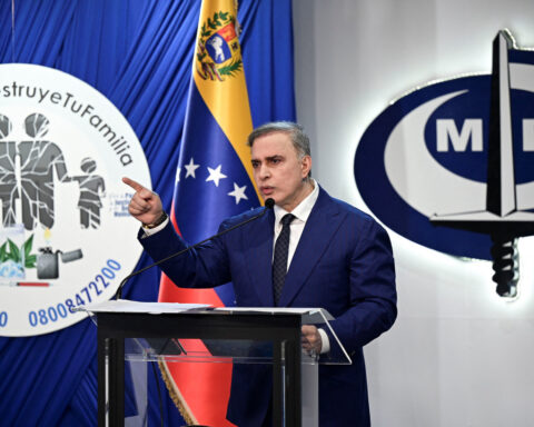 Venezuela AG requests Interpol red notice for opposition's Leopoldo Lopez
