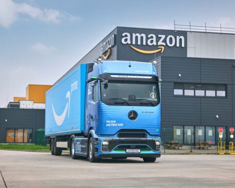 Amazon orders 200 new electric heavy trucks from Daimler for Germany, UK