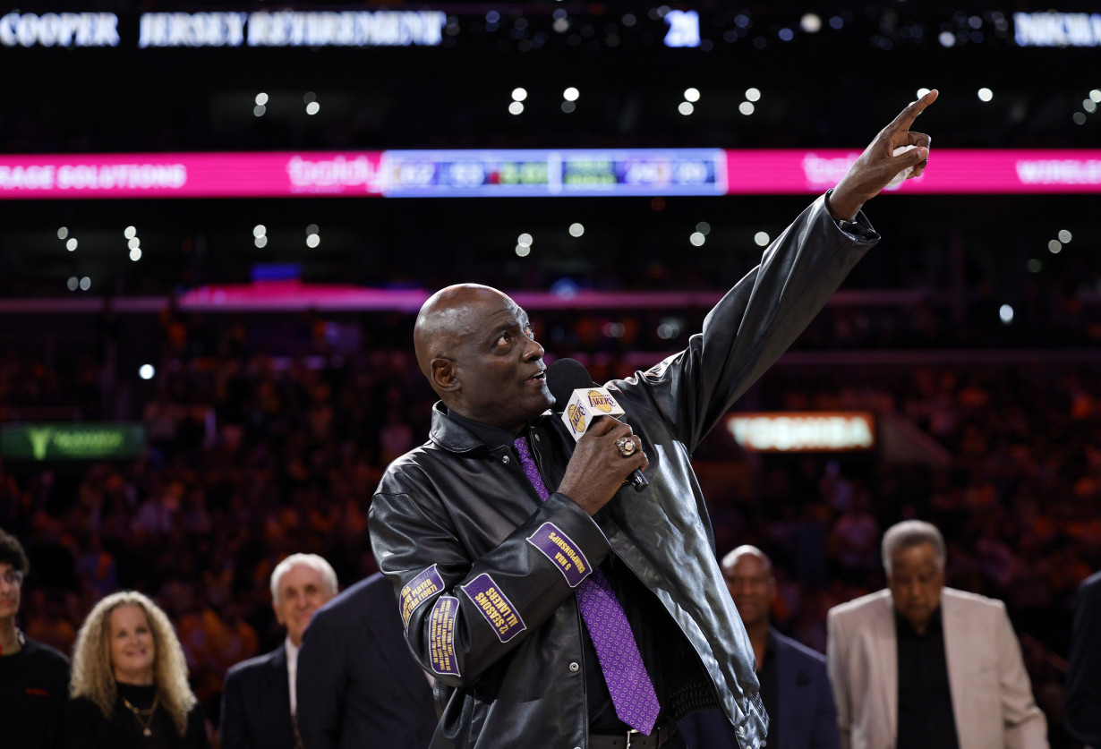 Lakers retire Michael Cooper's No. 21 on an emotional night for the Hall of Fame guard from Pasadena