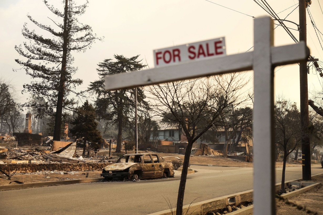 'Please god save us': Altadena couple captures final moments before they evacuate their home