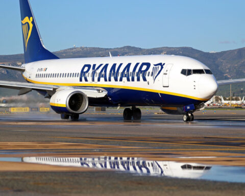 Europe’s biggest airline wants a 2-drink limit for passengers at airports