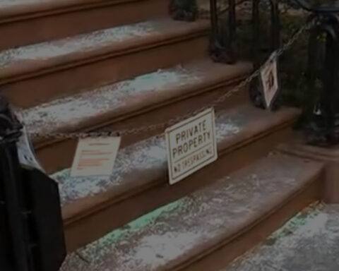 Building owner approved to install gate on 'Sex and the City' stoop to stop overzealous fans