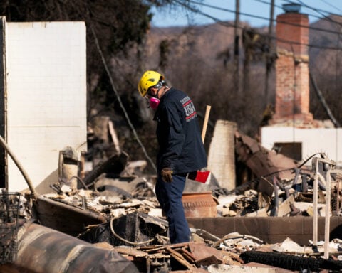 Los Angeles firefighters hold the line despite extreme conditions