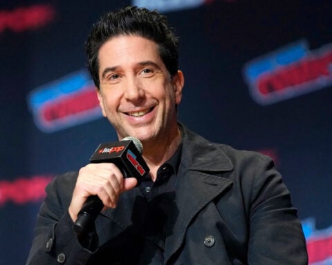 David Schwimmer says he once served Rod Stewart with divorce papers