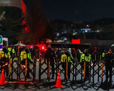 South Korean authorities launch second attempt to arrest president