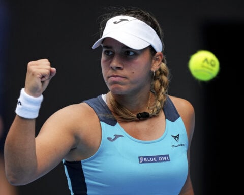 No 97 Laura Siegemund upsets Olympic champion Zheng Qinwen at the Australian Open