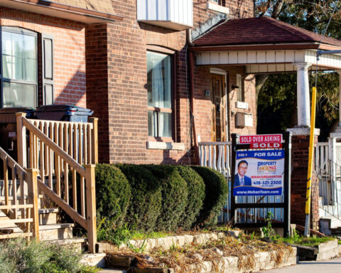 Canadian home sales fall in December; up 10% in fourth quarter