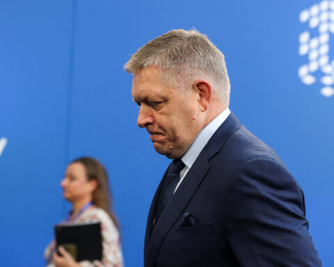 Slovakia's Fico set to survive no-confidence vote as coalition rebels say they'll back him