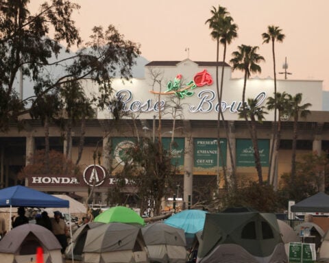 Hundreds of firefighters 'just get up and go' to aid Los Angeles