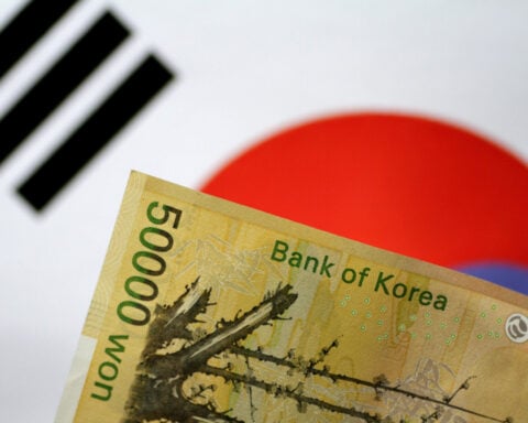 Bank of Korea governor says resolving political turmoil key for economy