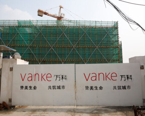 China Vanke has no plans to extend bonds amid market slump, REDD reports