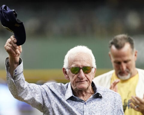 'Mr. Baseball' Bob Uecker, Brewers announcer, dies at 90