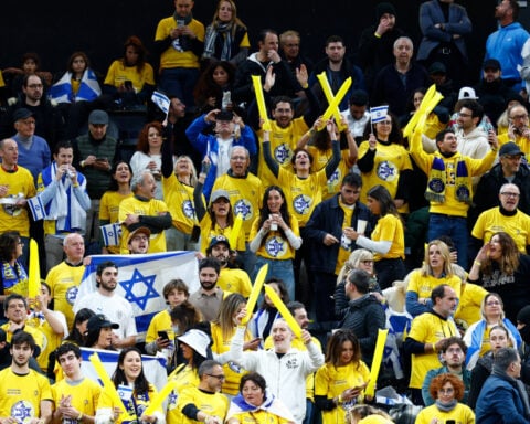 Basketball-Arena briefly closed off ahead of Paris v Maccabi Tel Aviv game