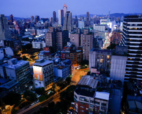 China to resume some group tours to Taiwan