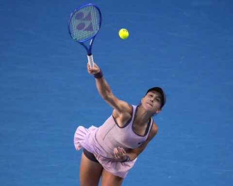 Australian Open: Naomi Osaka stops playing because of an injury against Belinda Bencic
