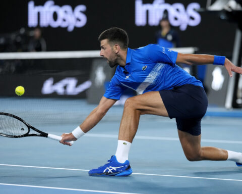 Coco Gauff and Aryna Sabalenka move closer to an Australian Open rematch. Djokovic and Alcaraz win
