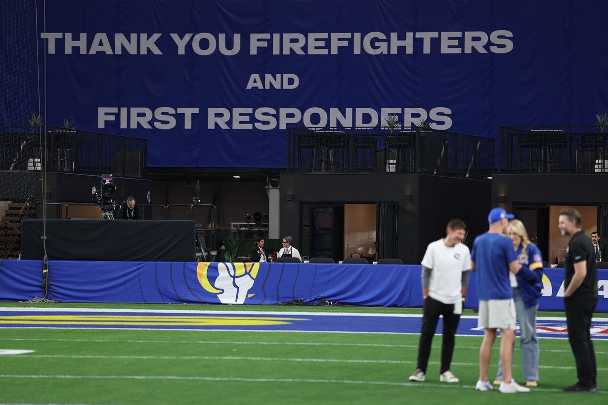 Firefighters and first responders were honored with signs and gear worn by players and coaches on January 13.