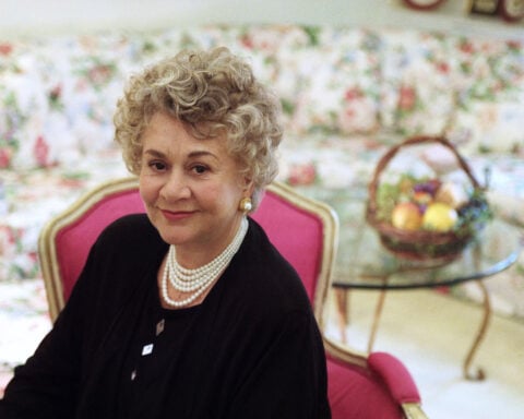 Joan Plowright, Tony-winning actress, dead at 95