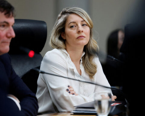 Canada ready to respond to potential US tariffs on Monday, foreign minister says