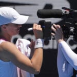 Iga Swiatek is an easy winner over Raducanu to advance to the 4th round at the Australian Open