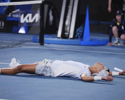 Australian Open: Iga Swiatek is in total control during a 6-1, 6-0 rout of Emma Raducanu