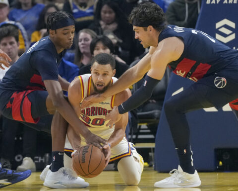 Stephen Curry scores 26 before leaving with ankle injury as Warriors beat Wizards 122-114