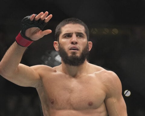 Islam Makhachev submits late-replacement Renato Moicano in 1st round at UFC 311