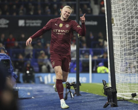 More turmoil for Man United and Tottenham but Nottingham Forest's title challenge strengthens