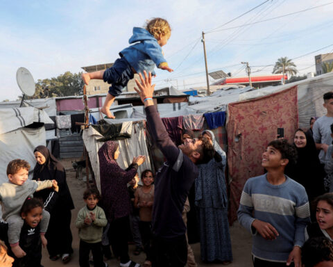 Gazans cheer as ceasefire between Israel and Hamas takes hold