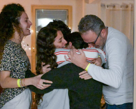 Cheers and weeping as Israelis watch Gaza hostages return