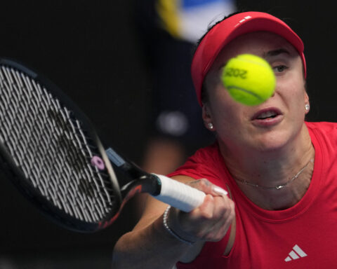 Elina Svitolina rallies to reach the Australian Open quarterfinals for the third time