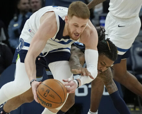 Timberwolves' Donte DiVincenzo out indefinitely with toe injury