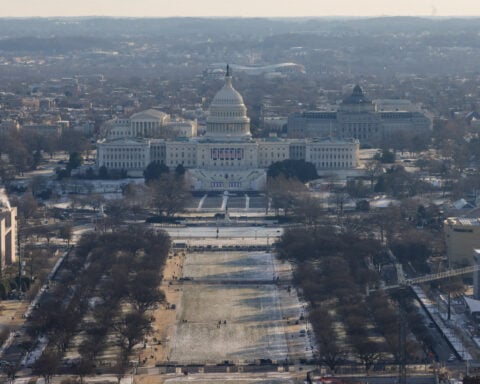 Trump orders federal workers back to office, weakens job protections