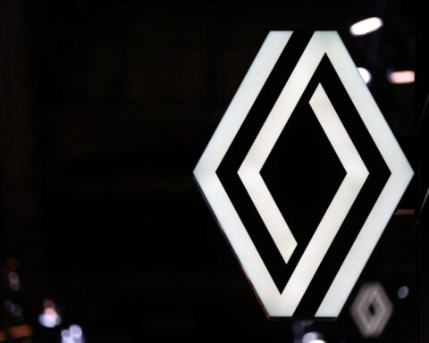 Renault CFO steps down, to be replaced by Alpine's Minto