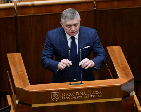 Slovak opposition withdraws no-confidence motion, plans new one